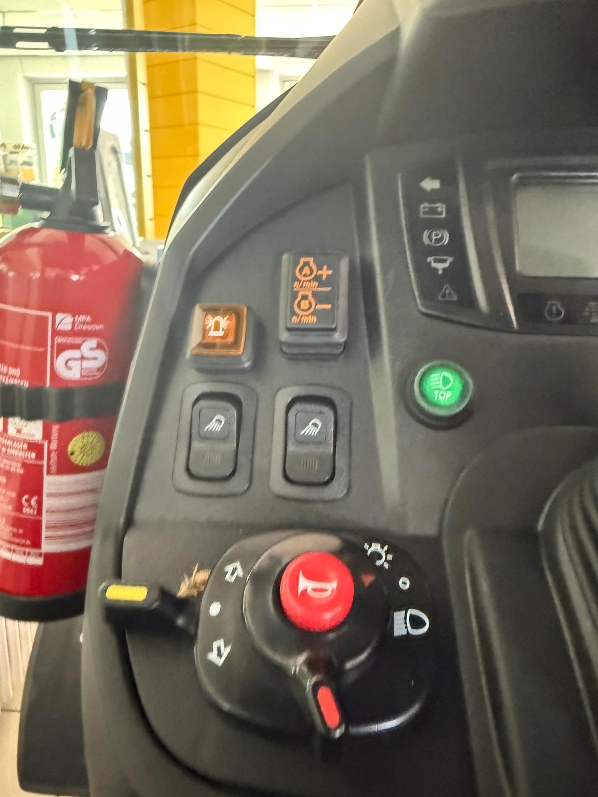 Kubota LX 401 CAB Traktor – Bild 14